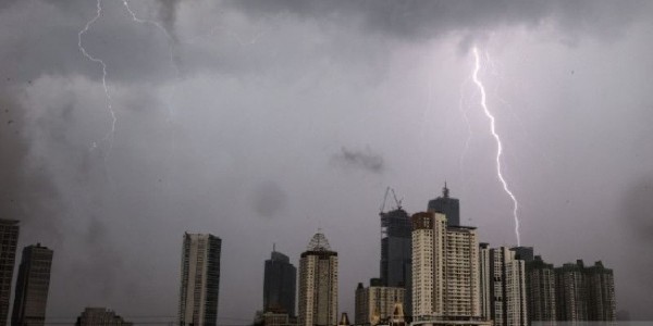 Hujan Disertai Petir Diprediksi Terjadi di Sebagian Wilayah Jakarta Kamis Ini