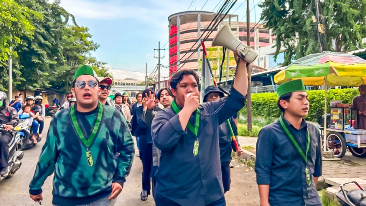HMI UPN Jatim Gelar Aksi Protes di DPRD Jatim, Tuntut Perubahan Sistem Pendidikan Indonesia