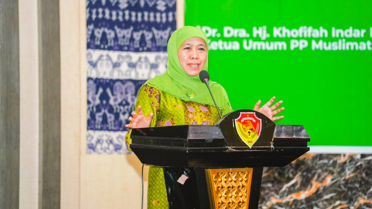 Khofifah Kukuhkan Bunda Asuh NTT, Wujud Komitmen Muslimat NU untuk Indonesia Emas 2045
