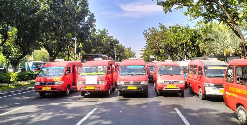 Supir Angkot Jakut Geruduk Balai Kota Jakarta, Tuntut Janji Peremajaan Armada 