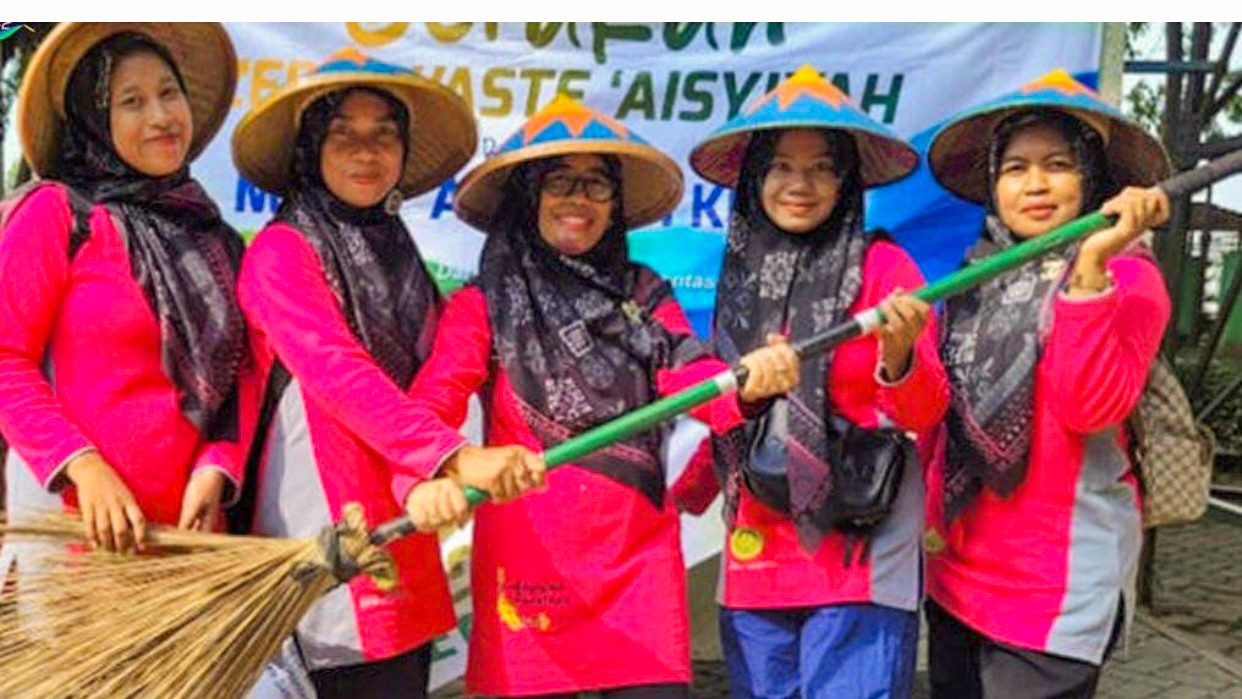 Sambut Milad ke-107 Aisyiyah, Ibu-ibu PDA Ajak Hidup Bersih dari Sampah