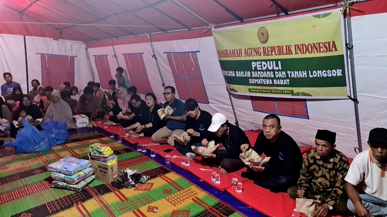 Hakim Agung Prof Yulius Siap Bangun Musala Terdampak Banjir Bandang Sumbar