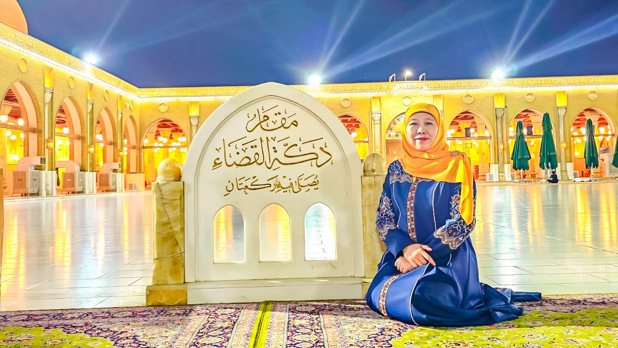Muhibah Khofifah di Iraq, Dirikan Salat di Masjid Kufah, ‘Taman Surga’ Tempat Singgahnya Nabi Adam