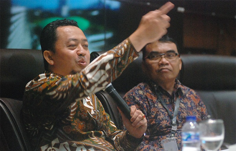 Dialektika Demokrasi dengan tema  