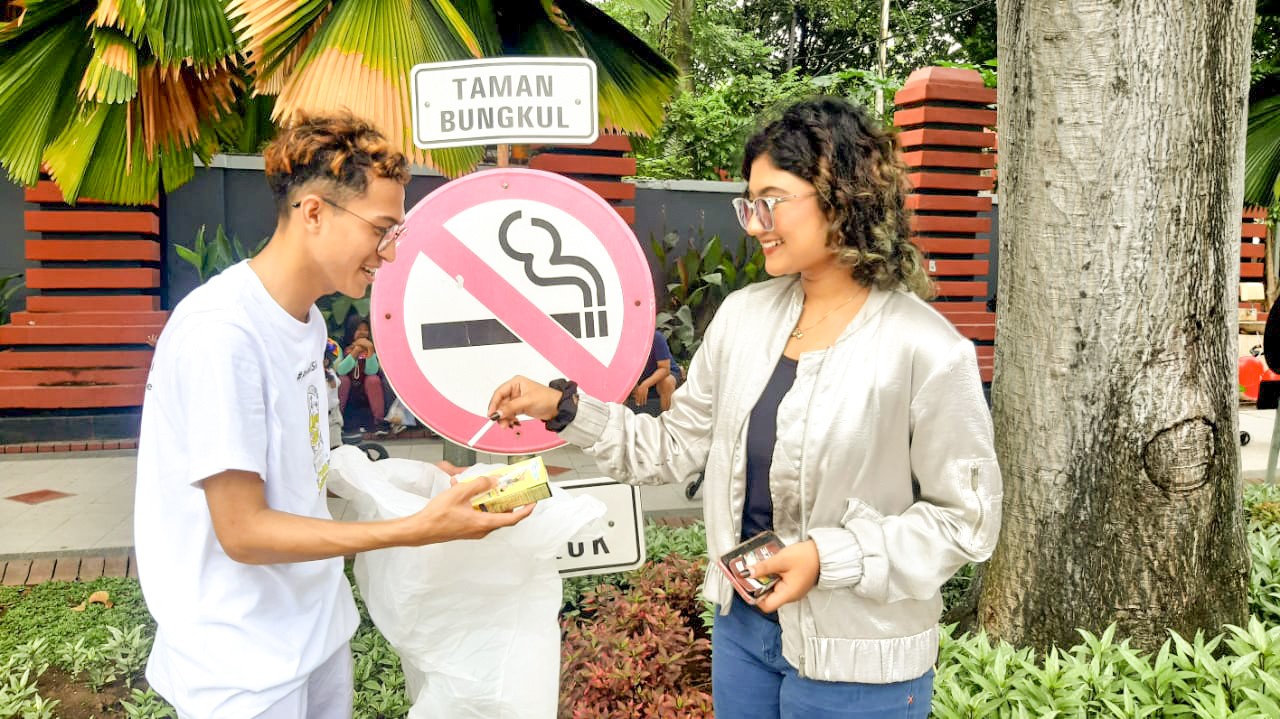 “Tukar Rokok Dengan Susu”, Aksi Unik ala RGTC FKM Unair Lindungi Generasi Muda