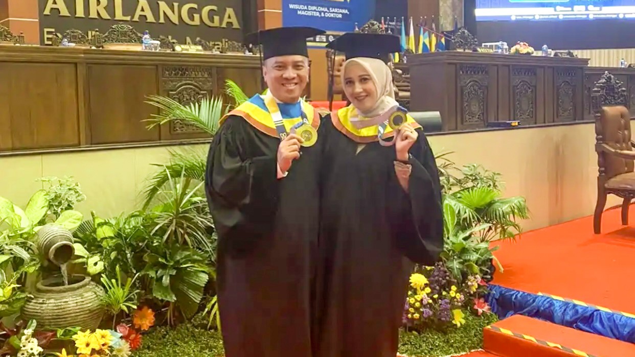 Wisuda Bersama, Kapolres Blitar dan Istri Lulus dari Sekolah Pascasarjana