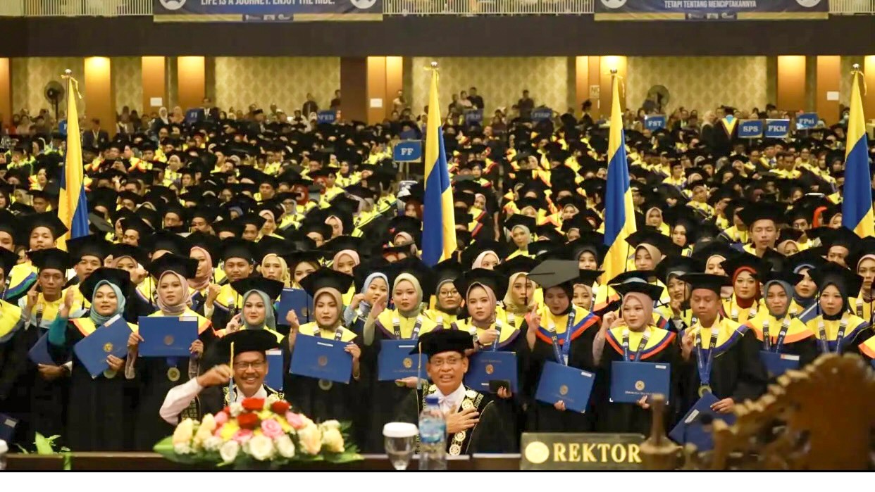 UNAIR Resmi Mewisuda 160 Penerima Beasiswa