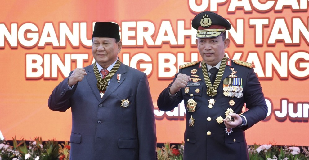 Prabowo Terima Penghargaan Tanda Kehormatan Bintang Bhayangkara Utama Polri