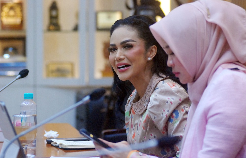 Kris Dayanti Ikuti Raker Dengan Menteri Kesehatan RI
