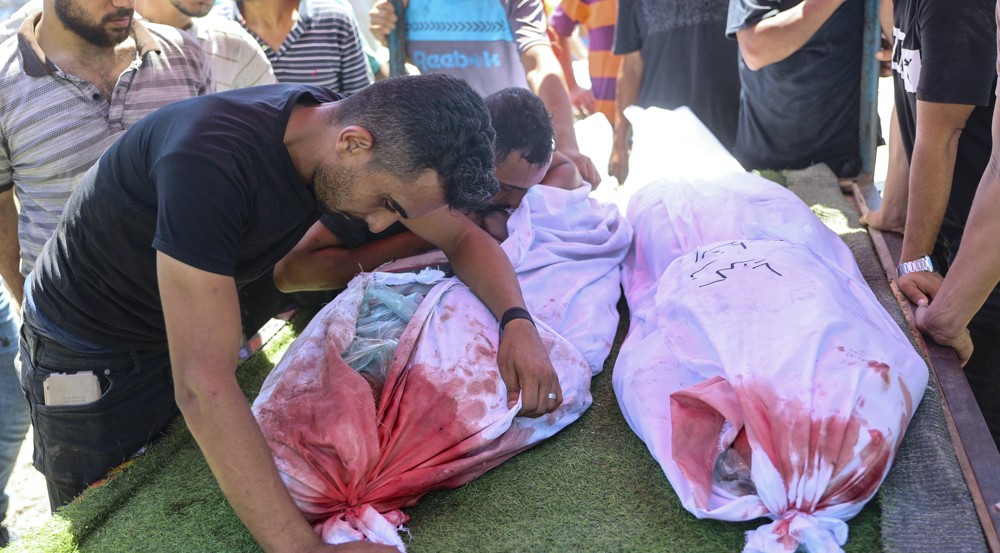 Serangan Udara Israel di Gaza Tewaskan Puluhan Orang, Termasuk Adik Perempuan Pemimpin Hamas