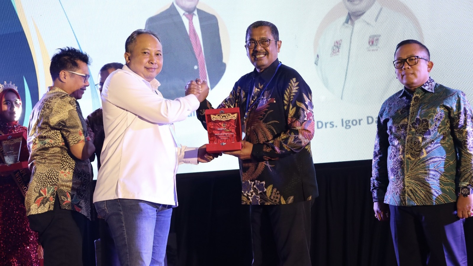 Ikawiga Award & Pelantikan Ketua Ikawiga Fakultas pada Helatan Reuni Akbar Lintas Angkatan