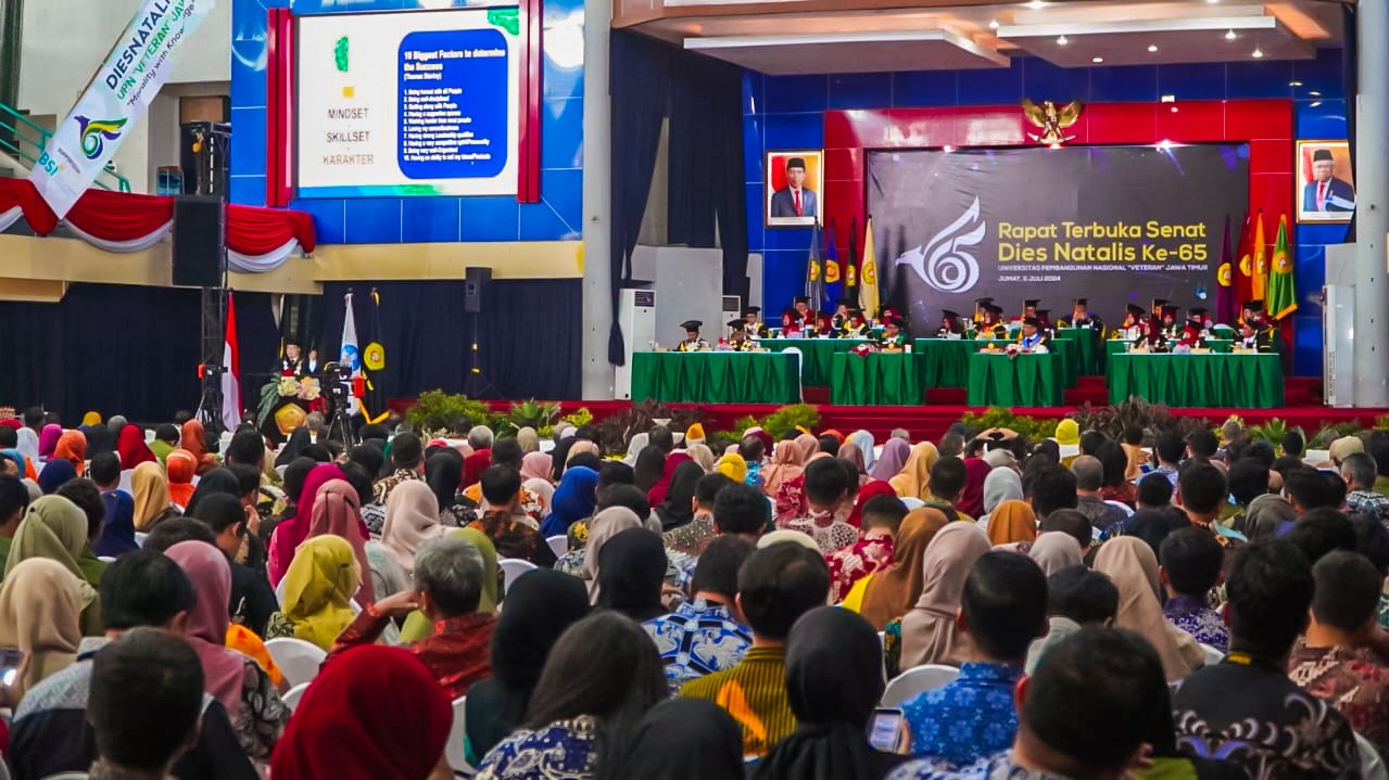 Dirdik Kodiklatal Hadiri Sidang Terbuka Senat UPN Veteran Jatim