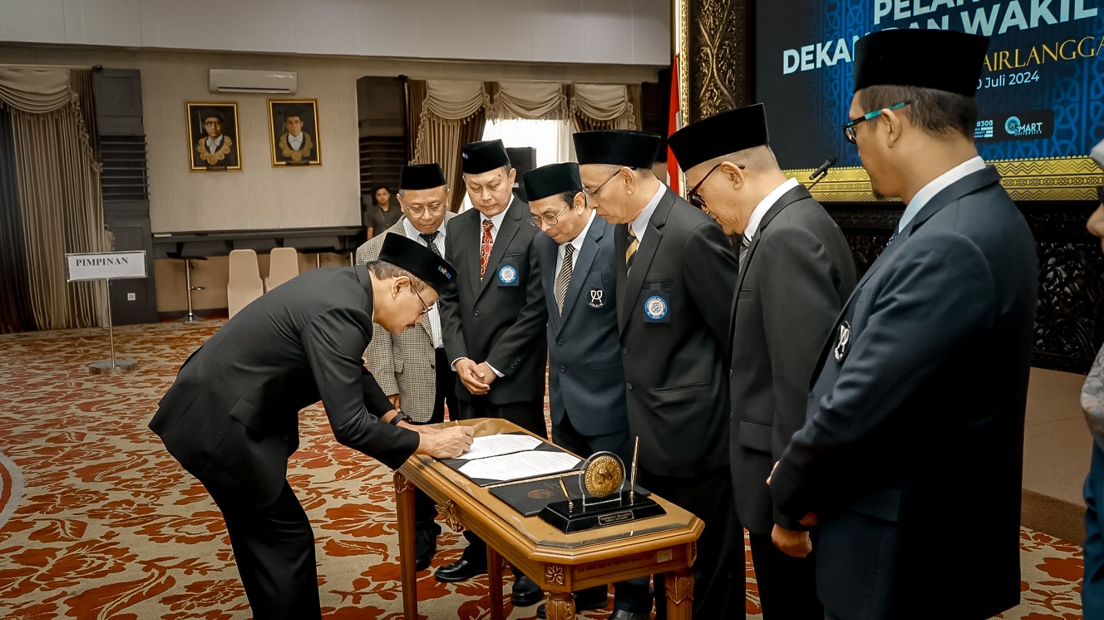 Rektor UNAIR Resmi Lantik Dua Pimpinan Fakultas