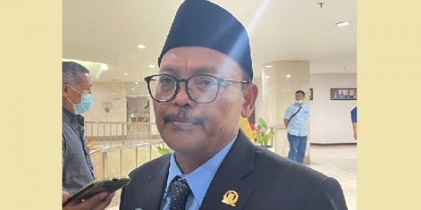 DPRD DKI Minta Masyarakat Tak Berteduh di Bawah Pohon Rindang