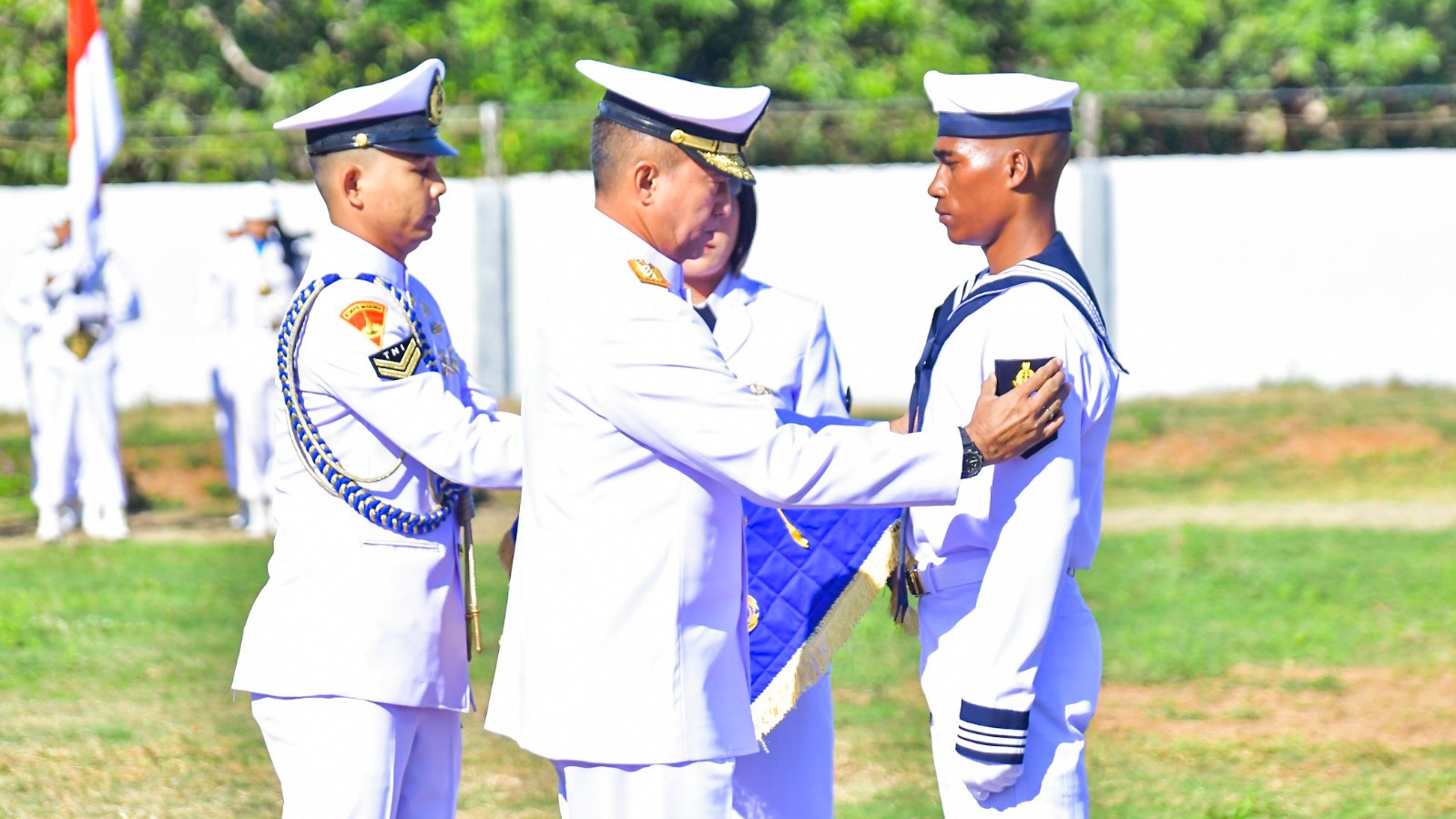 100 Siswa Dikmata Satdik-2 Makassar Resmi Sandang Pangkat Prajurit Kelasi Dua TNI AL