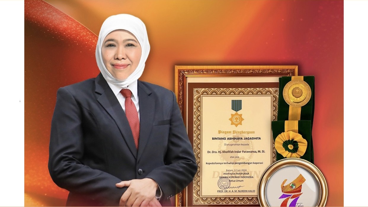 Khofifah Terima Penghargaan Bintang Abhinaya Jagadhita, Didedikasikan ke Masyarakat Jatim