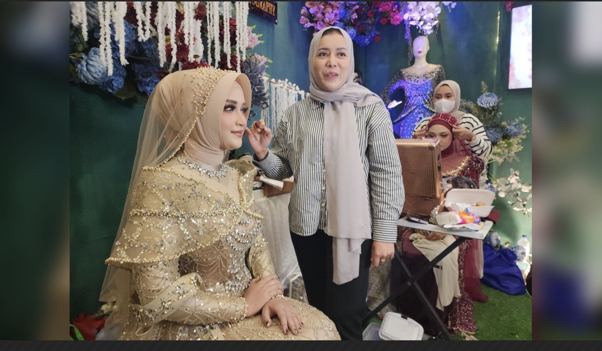 MUA Viral di Surabaya, Ina Halim Ungkap Tren Make Up 2024