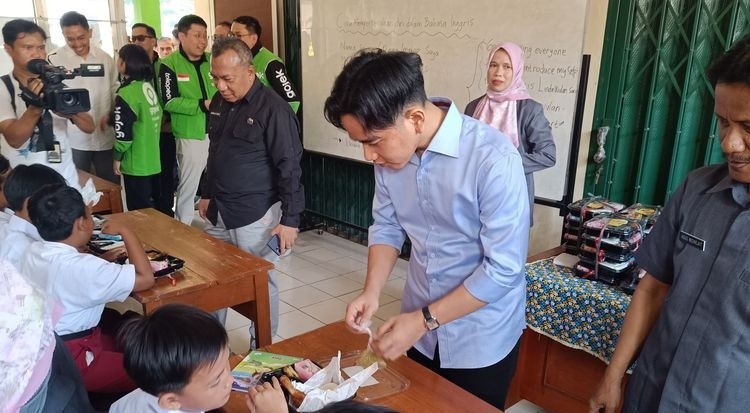 Gibran Uji Coba Makan Gratis dengan Menu Seharga Rp14.900