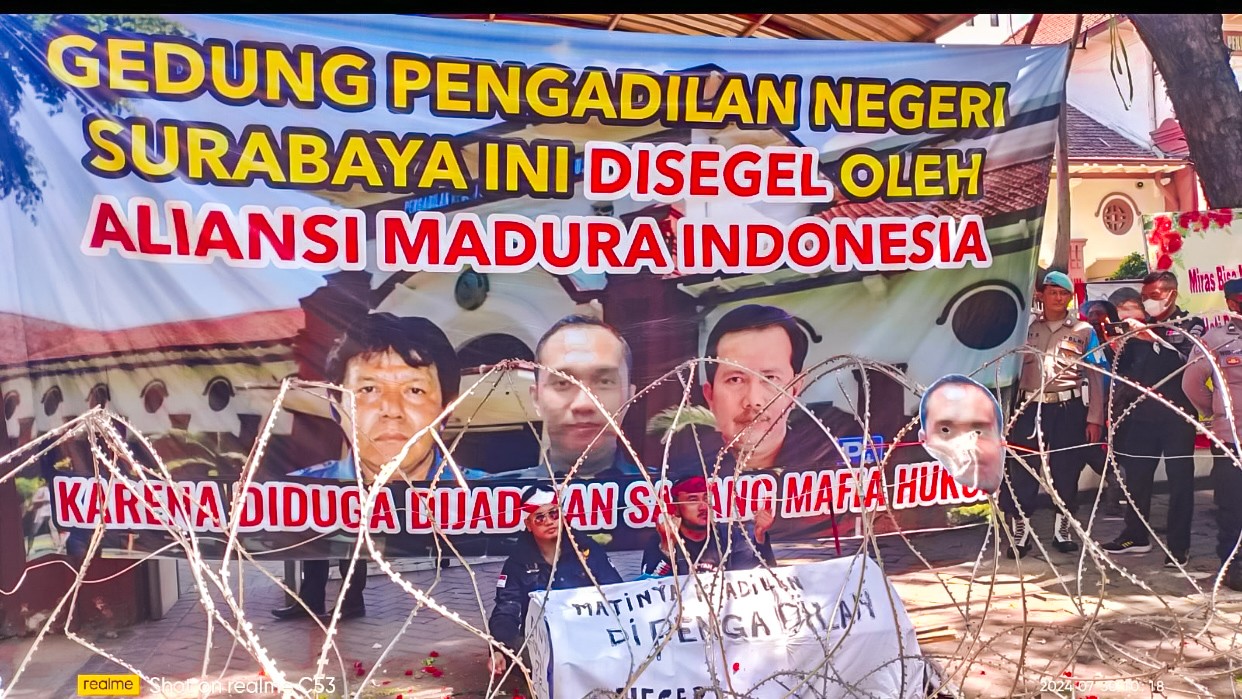 Gedung Pengadilan Negeri Surabaya Disegel!
