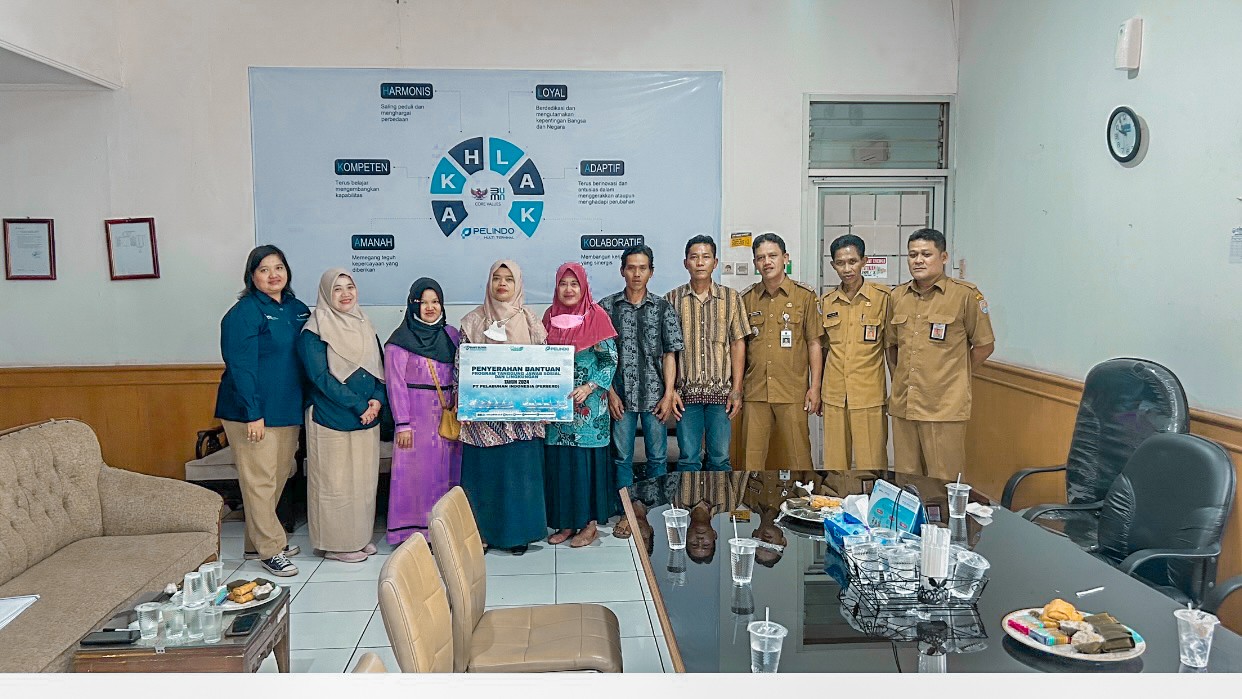Pelindo Regional 3 Salurkan Bantuan untuk RTLH dan Kampung Binaan di Desa Karangsari, Cilacap