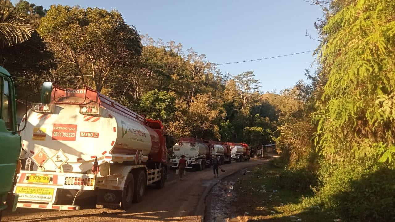 Imbas Perbaikan jalan, Pertamina Salurkan BBM Labuan Bajo dengan Distribusi Khusus