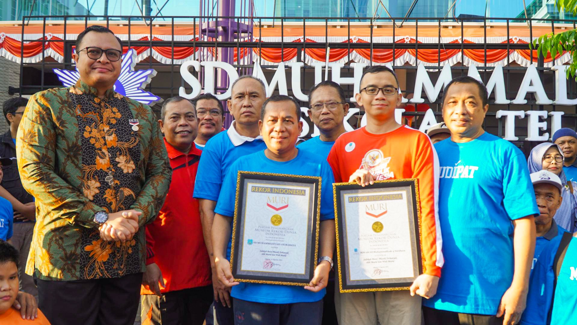Pecah!! SD Mudipat Surabaya dapat Rekor MURI Gegara Kumpulkan 79.000 Botol Plastik