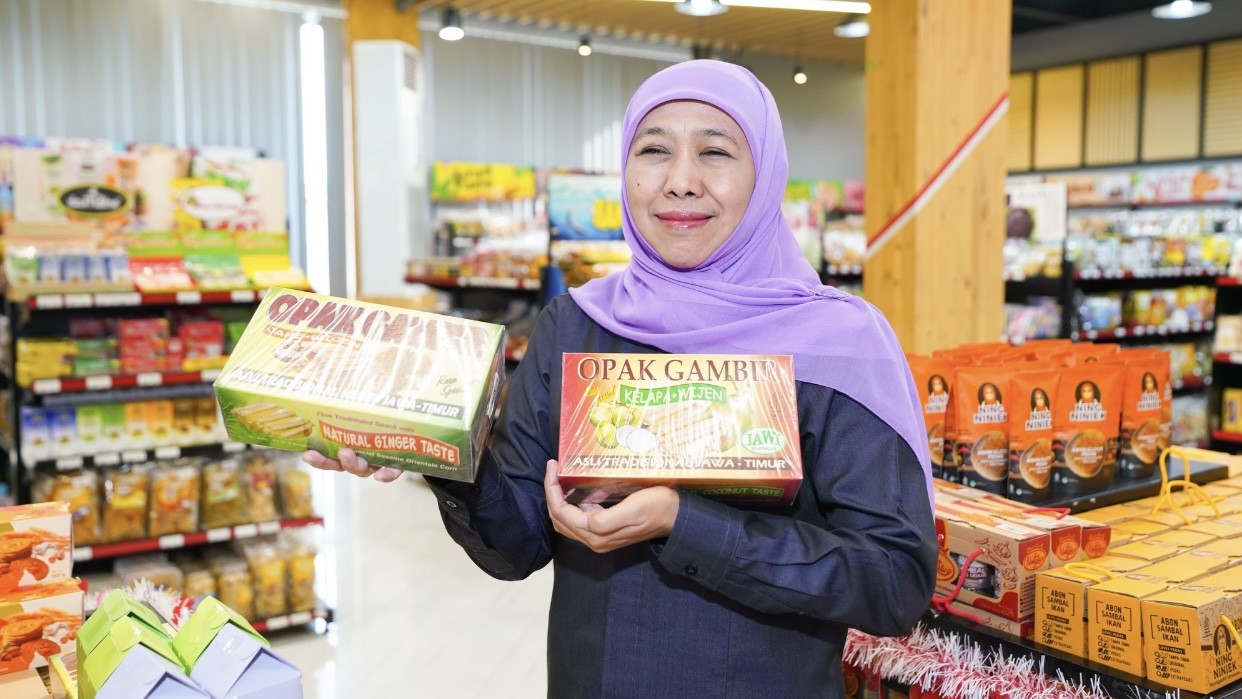 Kagumi Aneka Mamin di Bu Rudy, Khofifah: UMKM Berkontribusi 59,18% bagi PDRB Jatim