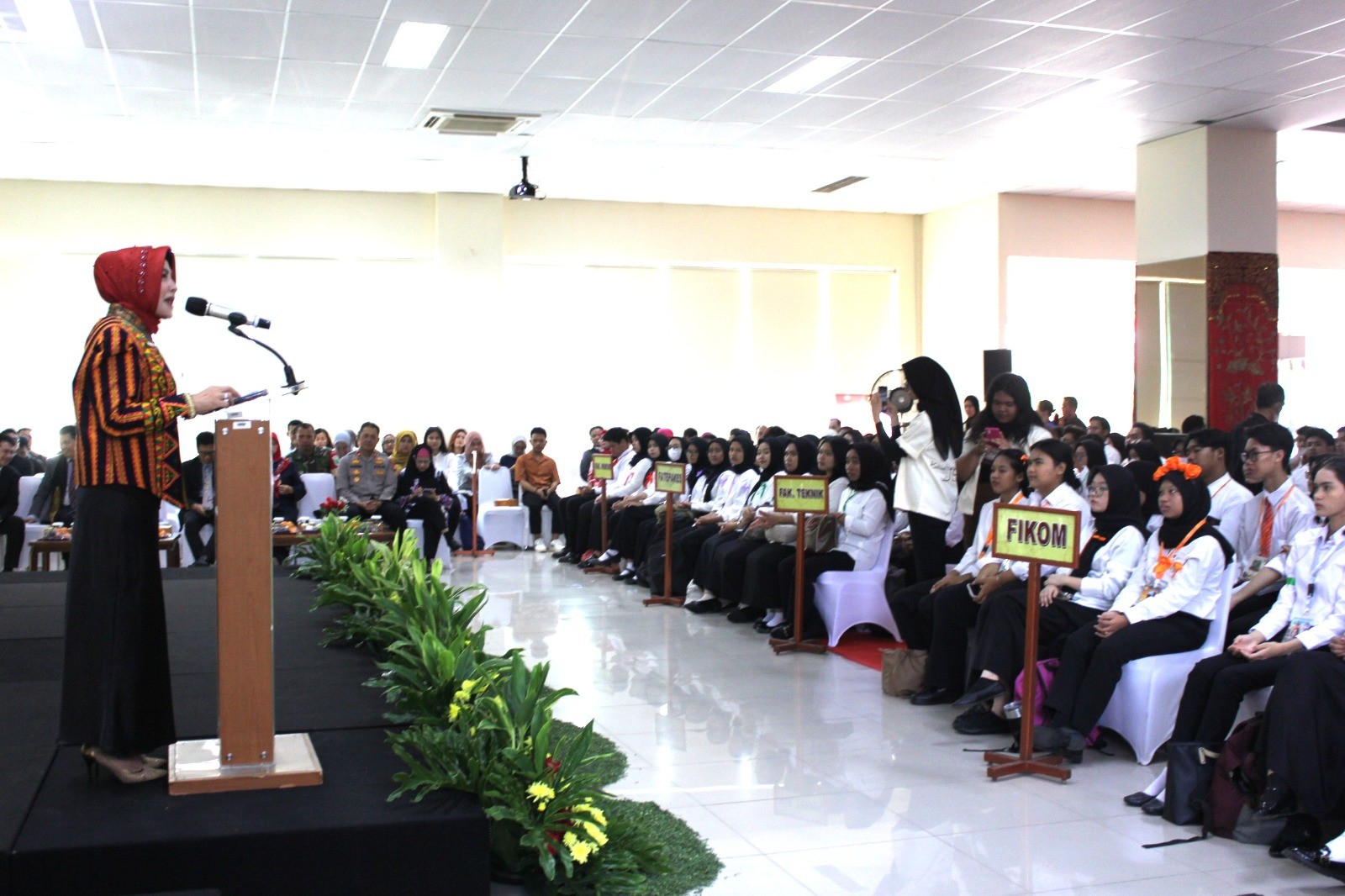 Osmaru Usahid, Rektor : Mahasiswa Tak Hanya  Harus Dapat Implementasi Kemampuannya di Masyarakat