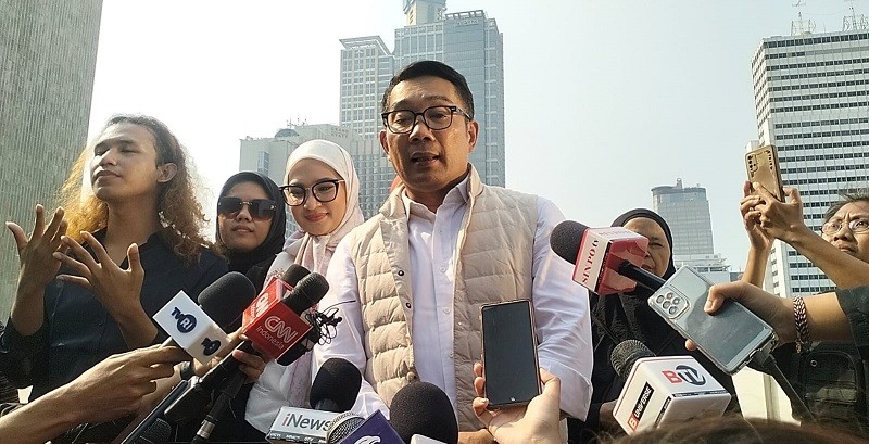 Ridwan Kamil Serap Aspirasi Penyandang Disabilitas Sambil Keliling Kota Naik TransJakarta