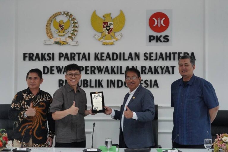 CIR Beri Penghargaan Legislator Aspiratif kepada Mulyanto