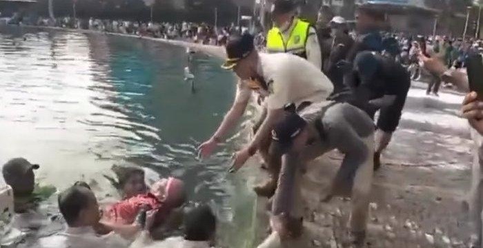 Satpol PP DKI Gagalkan Percobaan Bunuh Diri Seorang Pria di Bundaran HI, Begini Kronologinya