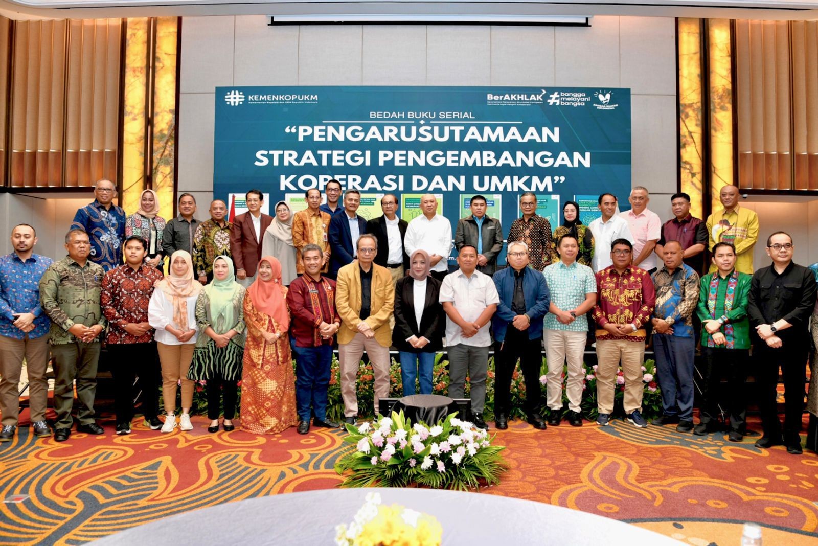 Bedah Buku Serial, Teten Ungkap Strategi Pengembangan Koperasi dan UMKM