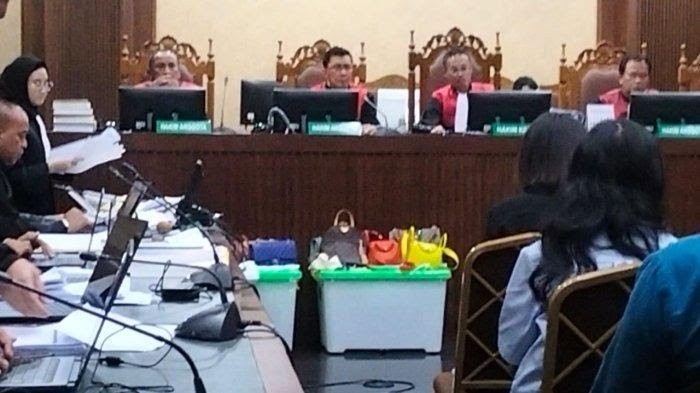 Jadi Saksi Kasus Korupsi Timah, Sandra Dewi Klaim Suaminya Cuma Bantu Teman