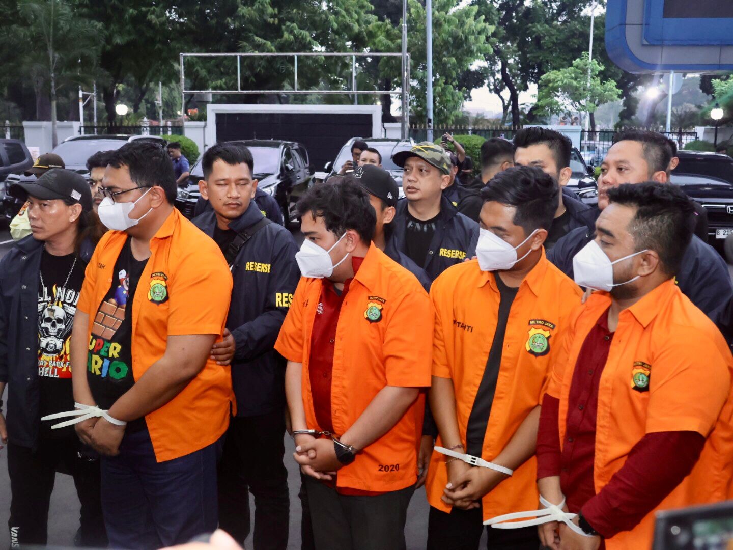 Berantas Judi Online, Polisi Sita Laptop dari Kantor Komdigi