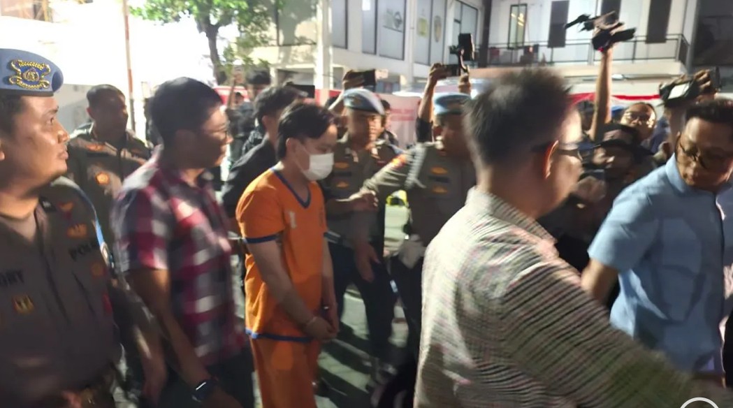 Polisi Tahan Tersangka yang Paksa Siswa Bersujud dan Menggonggong seperti Anjing