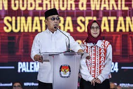 Debat Terakhir, Eddy Santana dan Riezky Aprilia Janjikan Tindak Pungli hingga 1 Desa 5 Sarjana di Sumsel