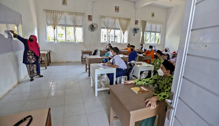 BULAN GURU NASIONAL : WUJUDKAN PENGHORMATAN NYATA BAGI GURU