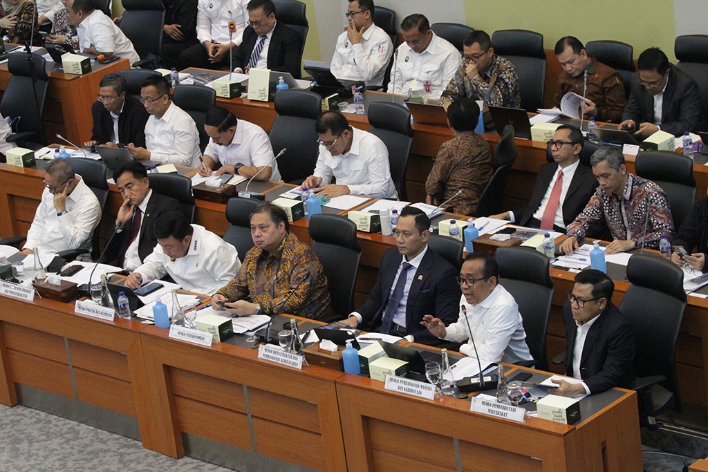Banggar DPR Rapat Dengan Tujuh Menko