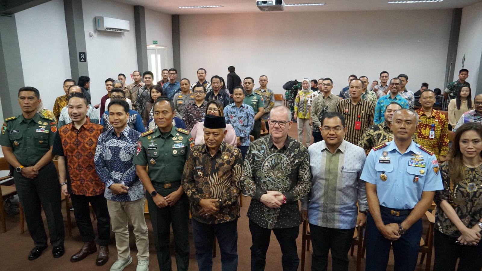 Bangun SDM Berkualitas, PLN Jatim Bersinergi Dengan King’s College Management
