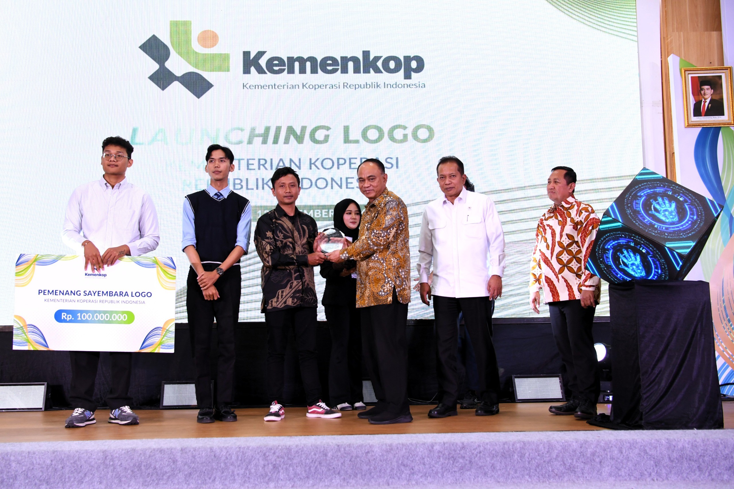 Logo Baru Diluncurkan, Budi Arie: Perkuat Citra Kementerian Koperasi