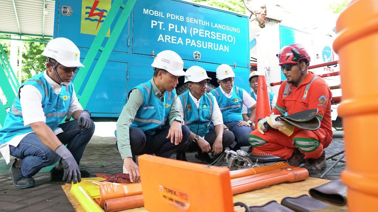 PLN Gelar Pemeliharaan Jaringan Serentak Tingkatkan Keandalan Listrik Jelang Nataru di Jatim