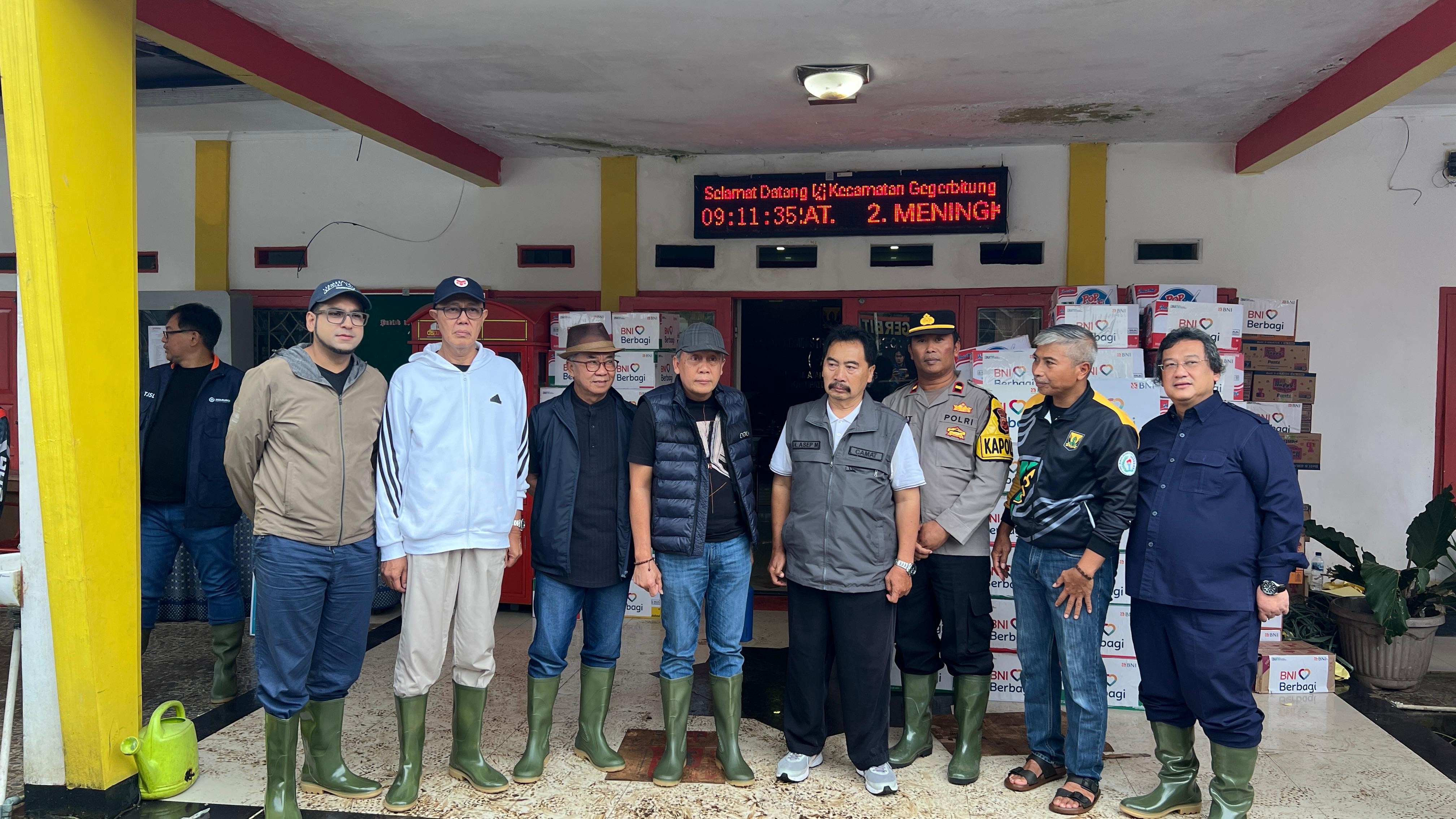 Bawa Bantuan, Waketum NasDem Kunjungi Lokasi Bencana Sukabumi