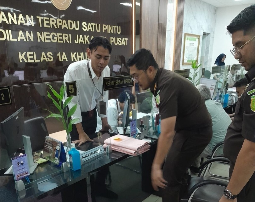 JPU Limpahkan Berkas Tiga Hakim Vonis Bebas Ronald Tannur ke PN Tipikor