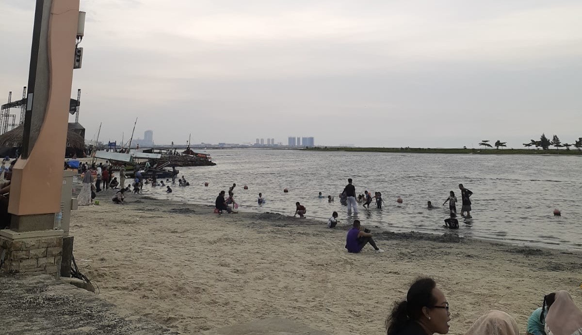 Jelang Pergantian Tahun 2024, Pantai Ancol Menjadi Destinasi Wisata Favorit Masyarakat