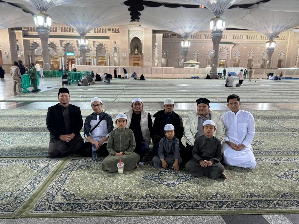 Bupati Solok Berikan Hadiah Haji kepada Mahasiswa Madinah, Serukan Perang Melawan Pergeseran Moral