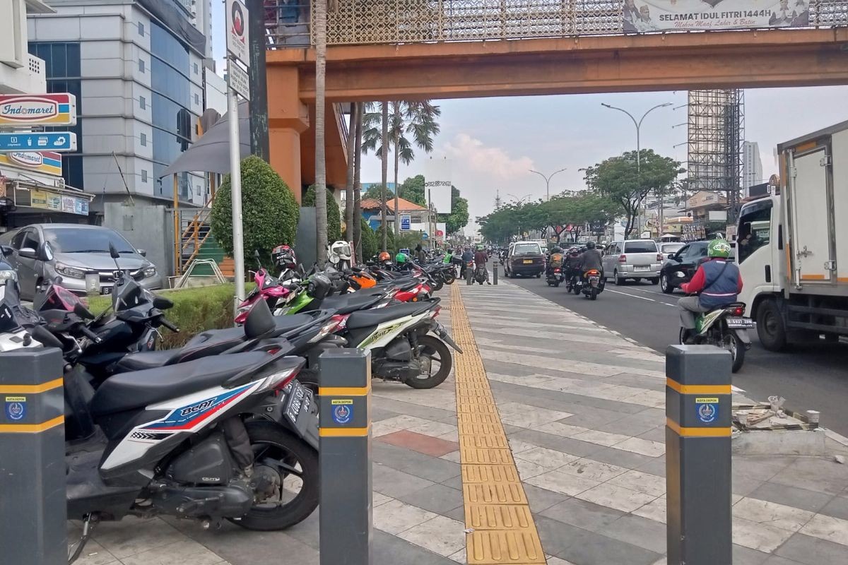 Trotoar Jadi Parkir Restoran, DPRD DKI: Perketat Aturan Jangan Tebang Pilih