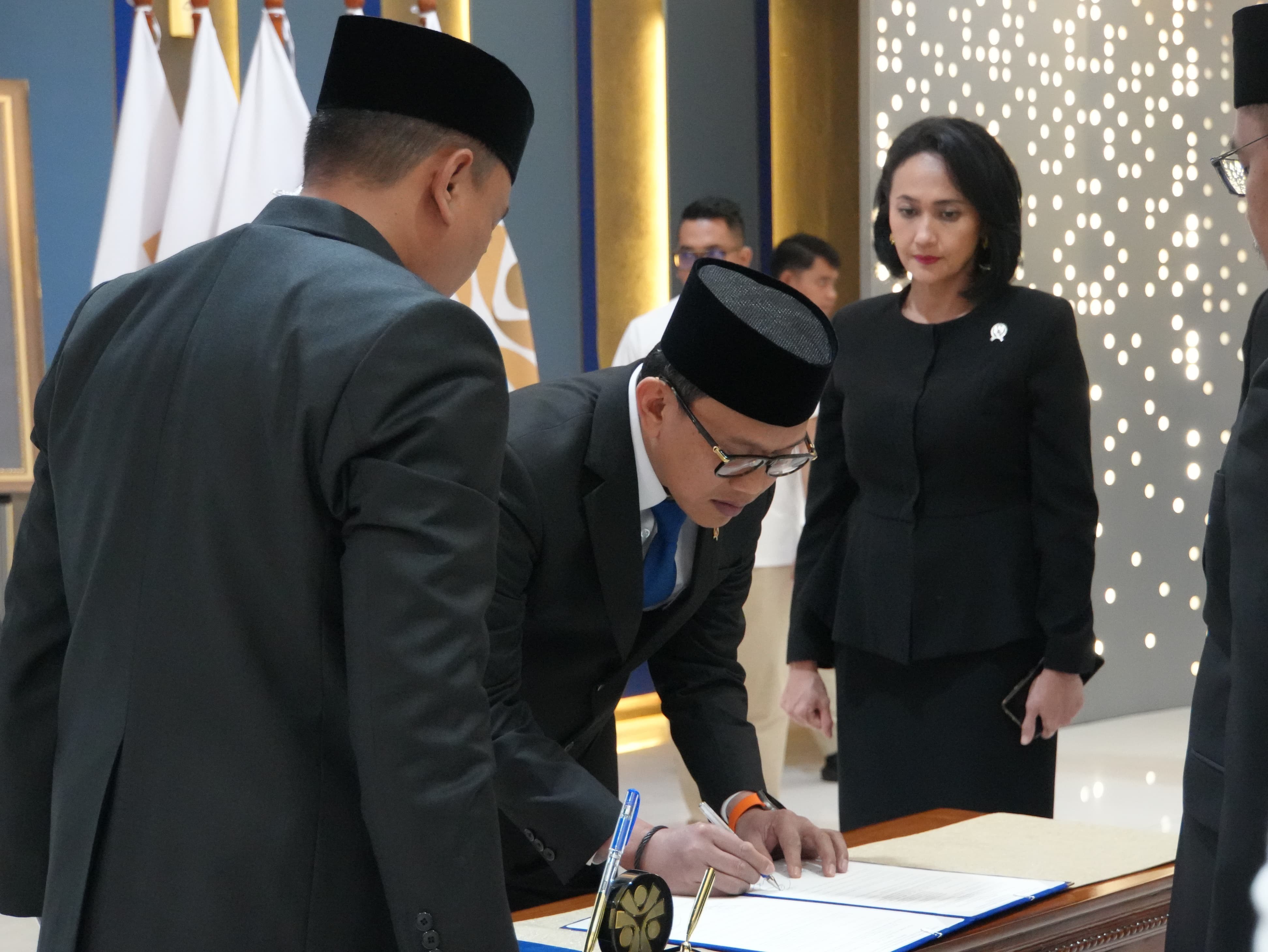 Lantik Pejabat KP2MI, Karding Ingatkan Cermat Kelola Anggaran
