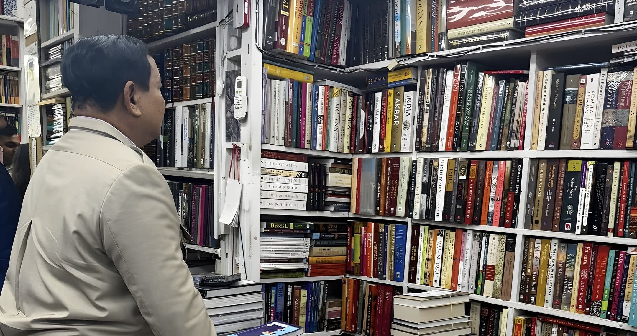 Prabowo di India, Sempatkan Singgah ke Toko Buku Langganan