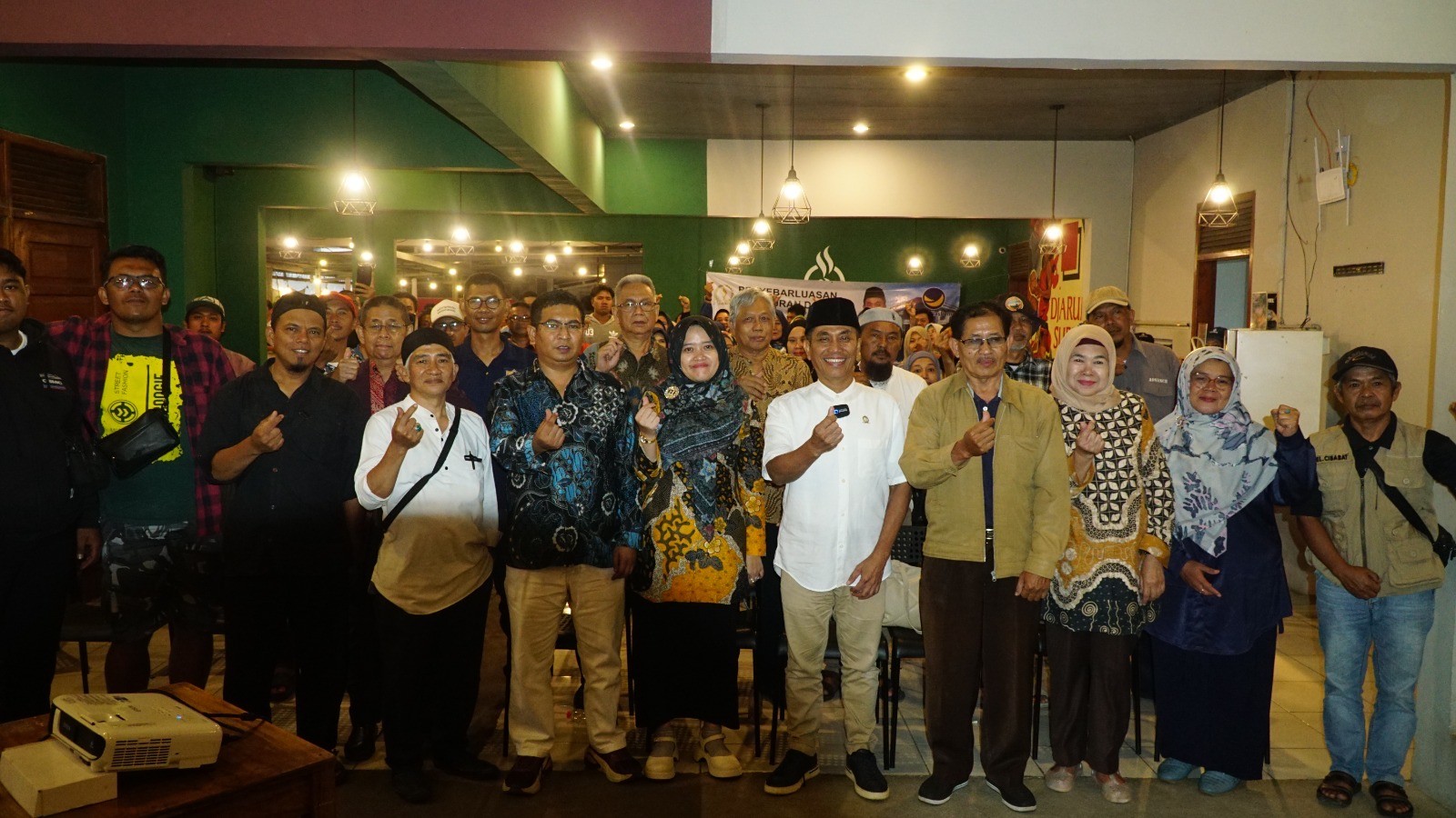 Sosialisasikan Perda Ketenagakerjaan, Bukti Komitmen Kang Rachmat Terhadap Para Pekerja