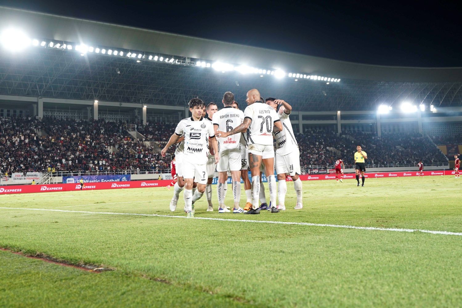 Dua Kartu Merah dan Enam Gol Warnai Laga Dramatis Persis Melawan Persija